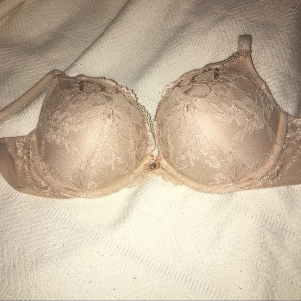 2 Lace bras